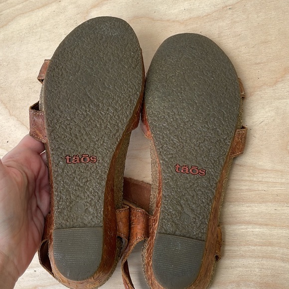 TAOS Womens Leather Wedge Sandals size 39 - Picture 5 of 9